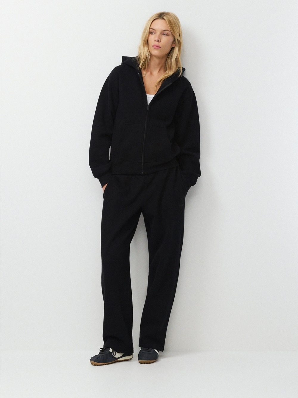 Aritzia Black Zip-Up Hoodie Jacket boyfriend